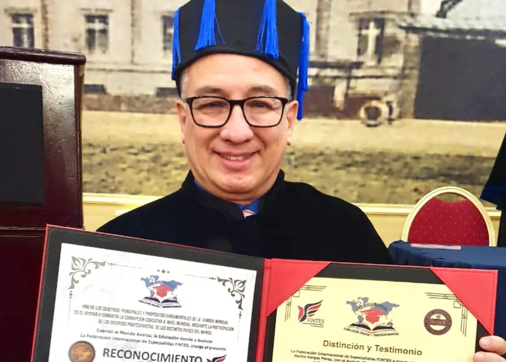 Luis Felipe Polo receiving honorary doctorate