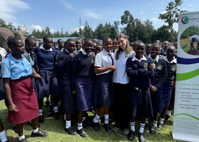 Ariella Kissin with students in Kenya